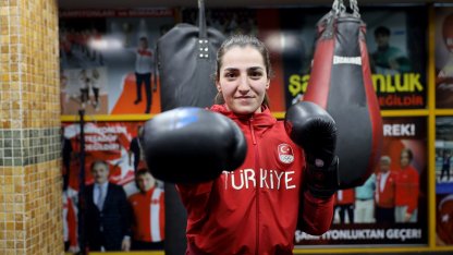 Sakarya'nın ringdeki parlayan yıldızı Ece Asude... Tarih yazmak istiyor