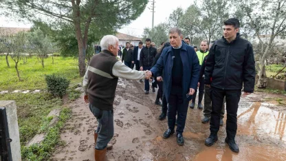 Seferihisar’da yağıştan etkilenenlere İzmir Büyükşehir'den yerinde destek