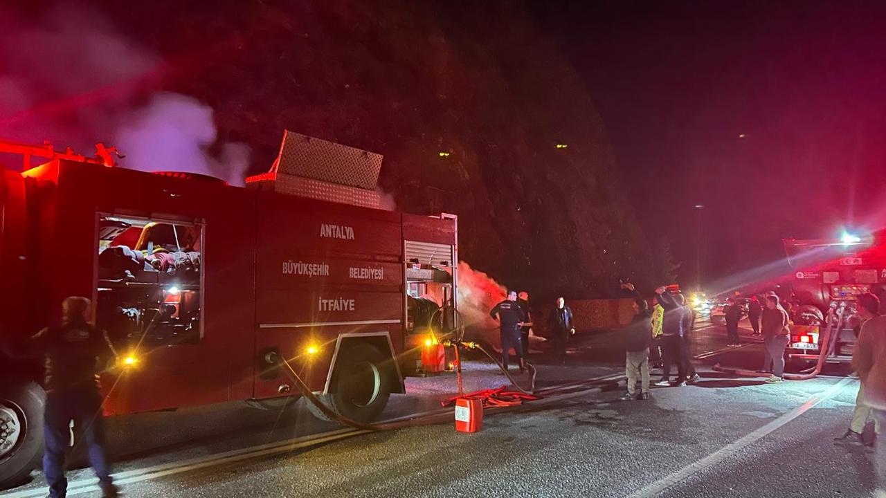 Şehirler arası yolda korkutan yangın