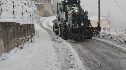 Trabzon Büyükşehir Ekipleri karla mücadeleyi sürdürüyor