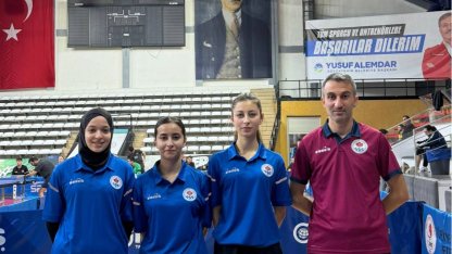 Trabzon Büyükşehir kadın masa tenisi takımı zirvede