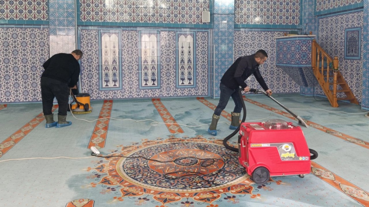 Uzunköprü'de camiler Ramazan öncesi temizlendi