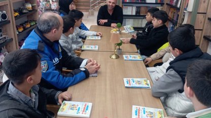 Van'da emniyetin kitap analizi programına yazar Yetkin Albert konuk oldu