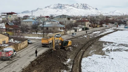 Van'da yollar genişliyor