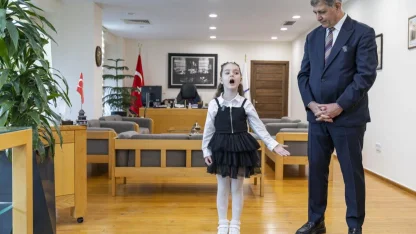 4 yaşından beri İstiklal Marşı’nı ezbere okuyor