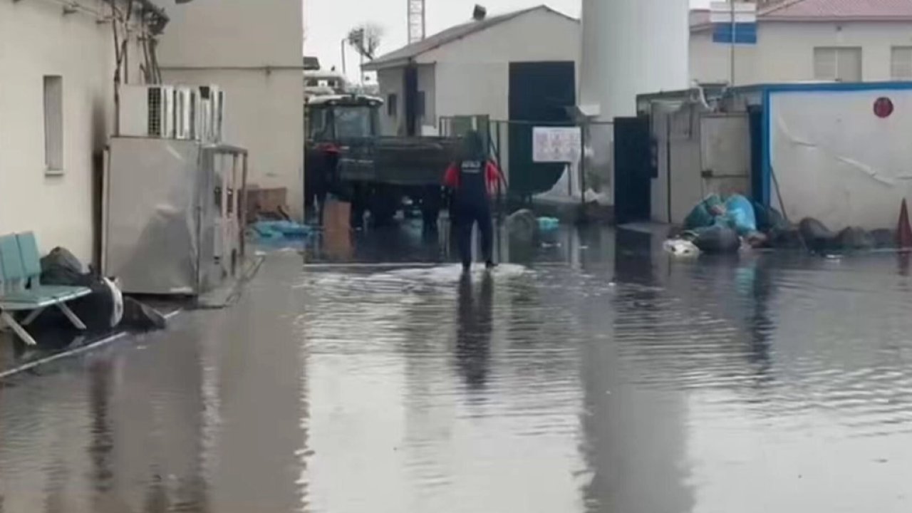 Ağrı’da su taşkınlarına müdahale