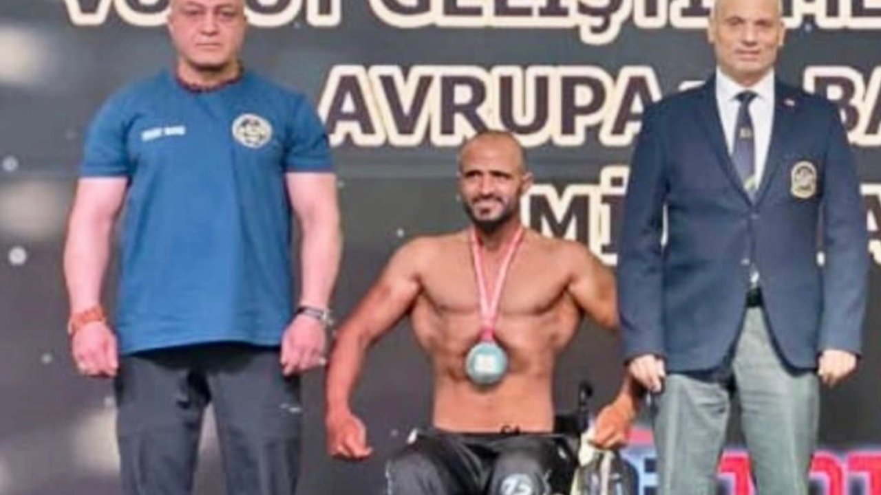 Ağrılı sporculardan madalya