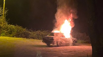 Akçakoca’da park halindeki araç alev alev yandı