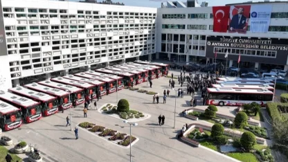 Antalya Büyükşehir'den toplu taşıma filosuna 19 yeni otobüs