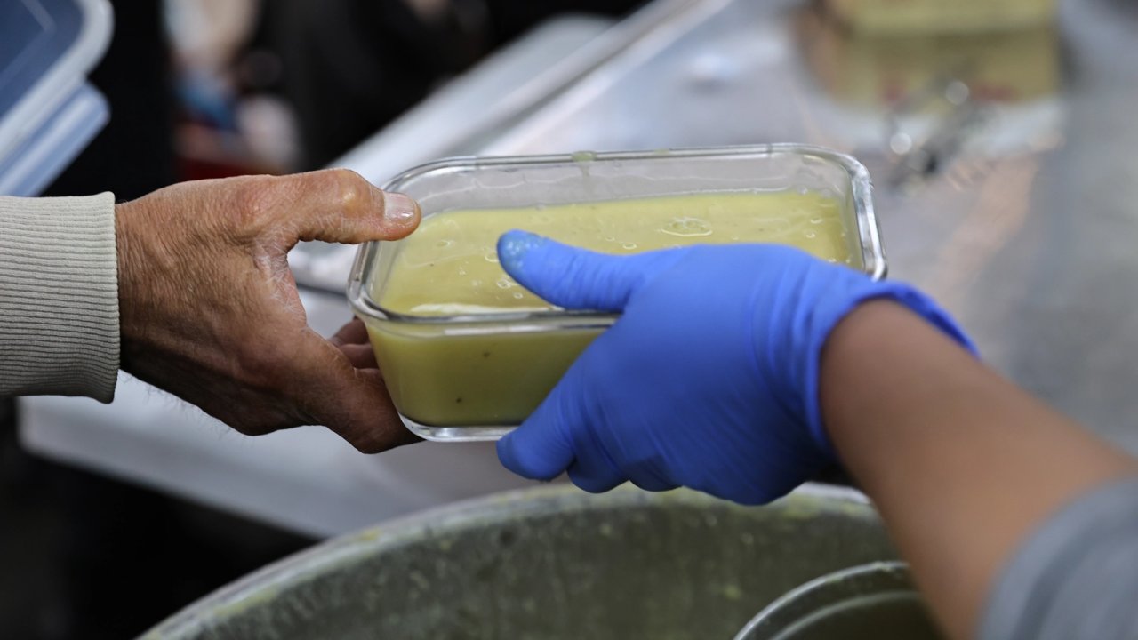 Antalya Mobil Aşevi Kepez’de ikramda bulundu