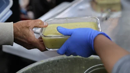 Antalya Mobil Aşevi Kepez’de ikramda bulundu