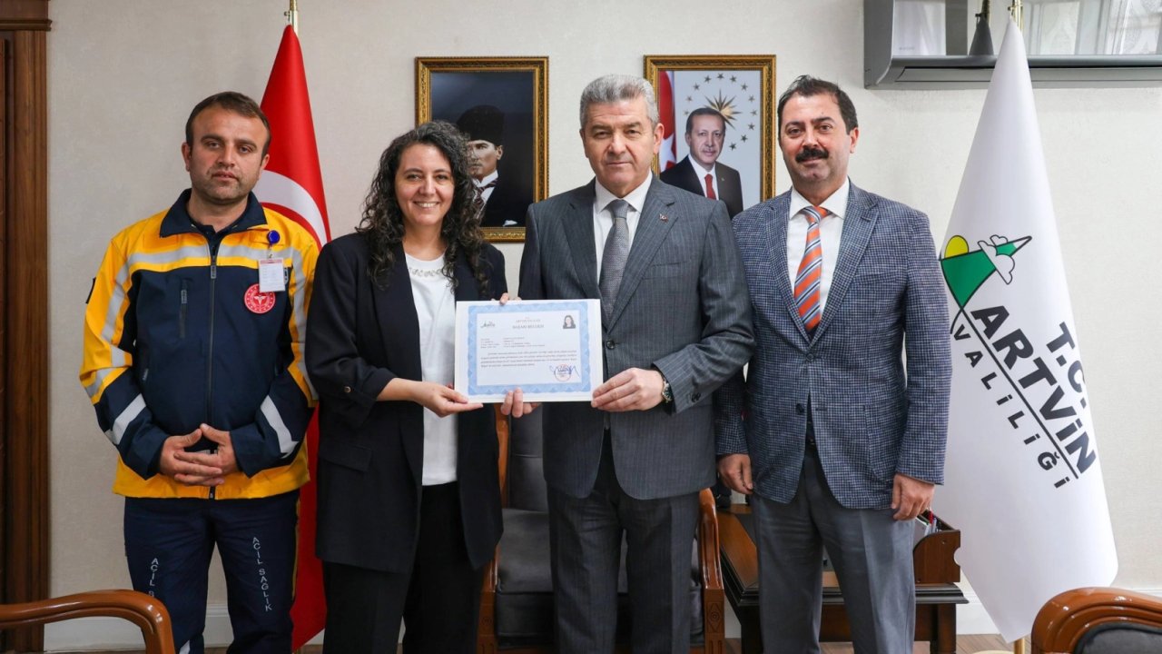 Artvin'de yılın sağlık çalışanları ödüllendirildi