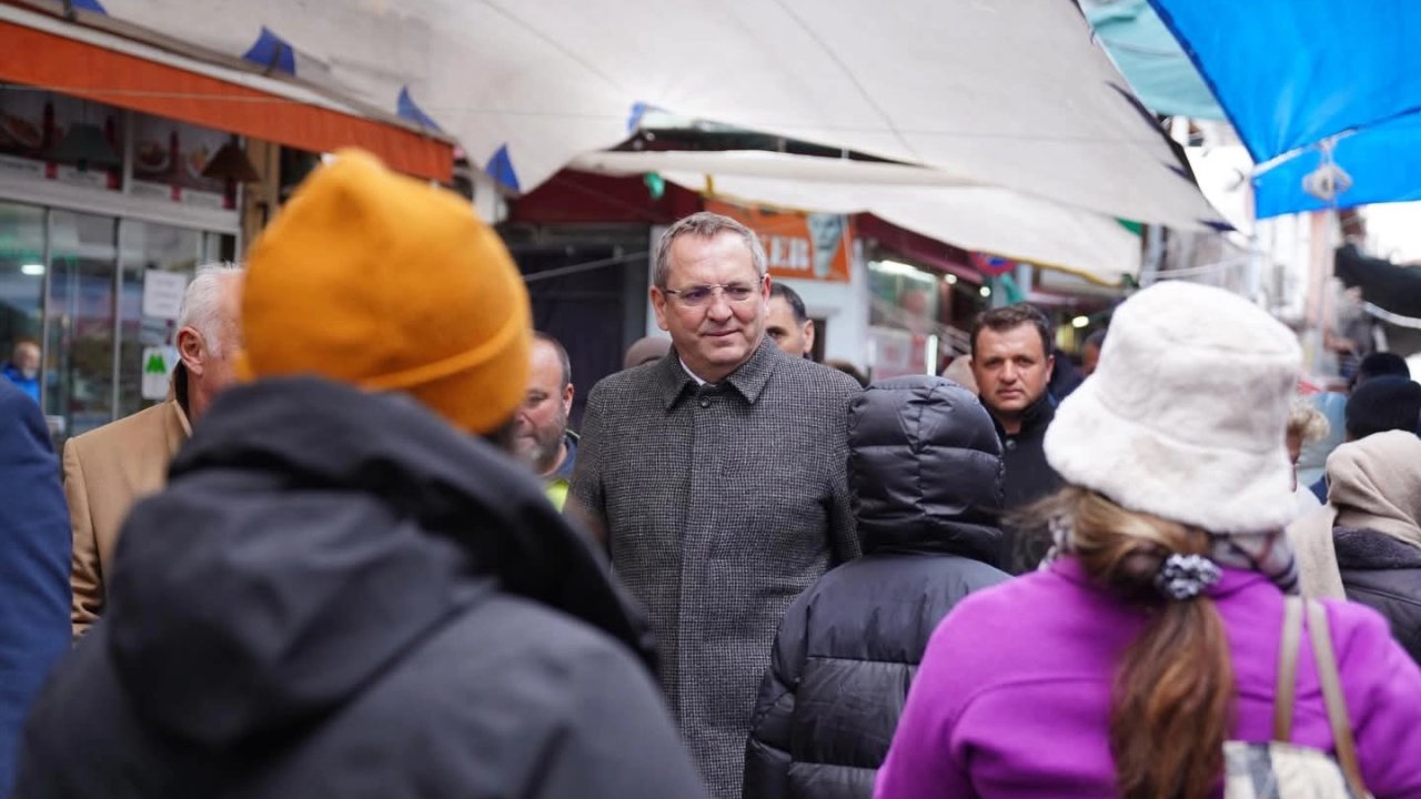 Ayvalık'ta esnaf ve vatandaşlarla bayram buluşması