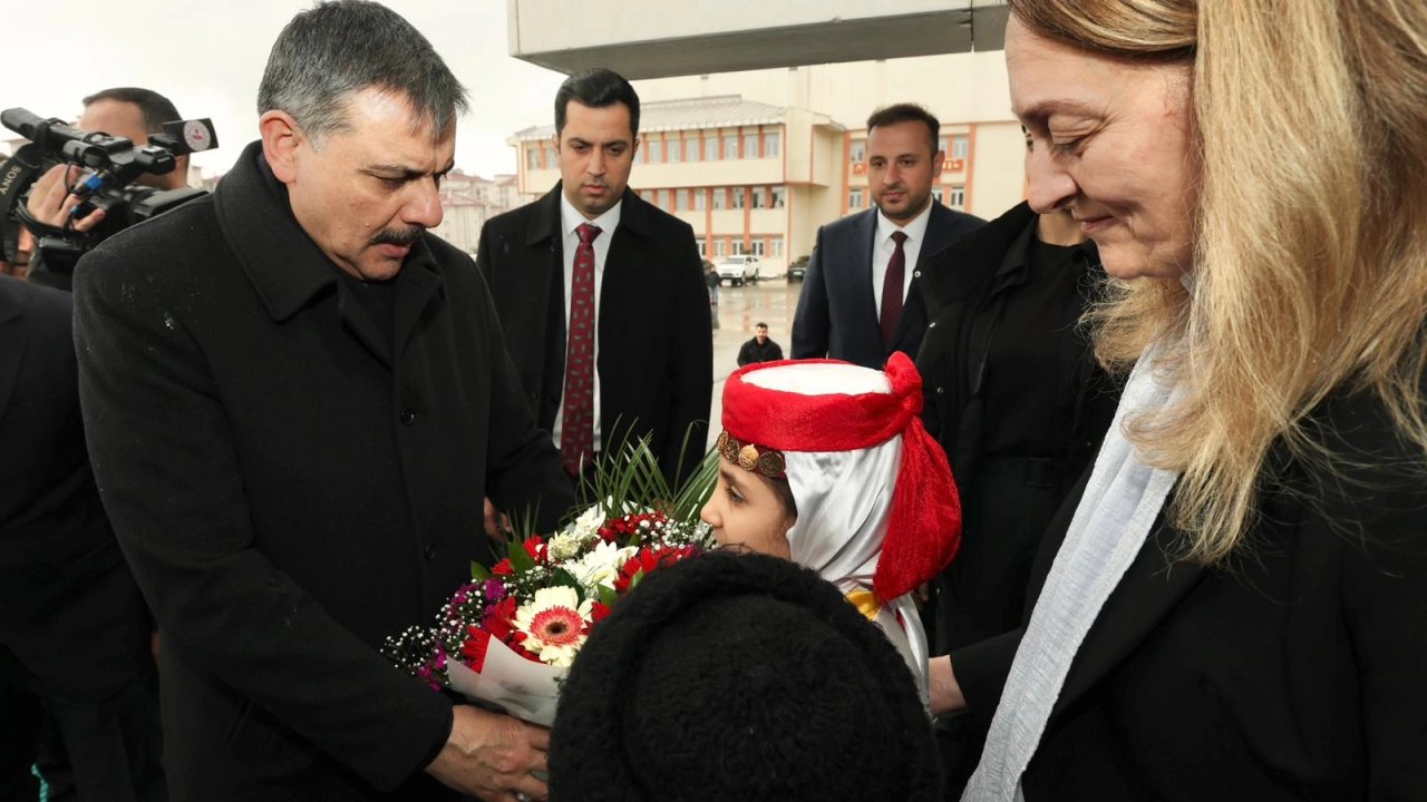 Bakan Çiftçi Ağrı’da... Valilik ziyaretinde vatandaş odaklı hizmetleri değerlendirdi
