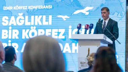 Başkan Tugay’dan Körfez uyarısı: Alg patlaması çağımızın yeni sorunu