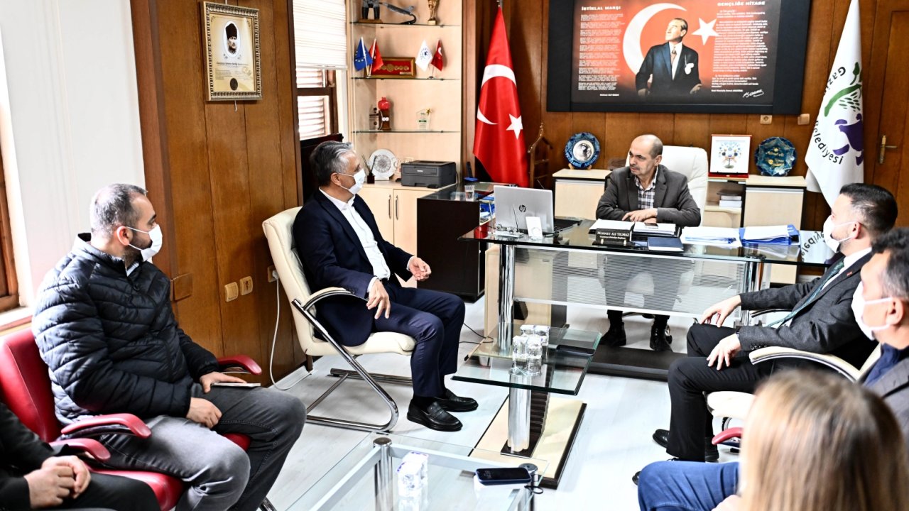 Başkan Uysal’dan Gazipaşa Kitap Fuarı'na ziyaret