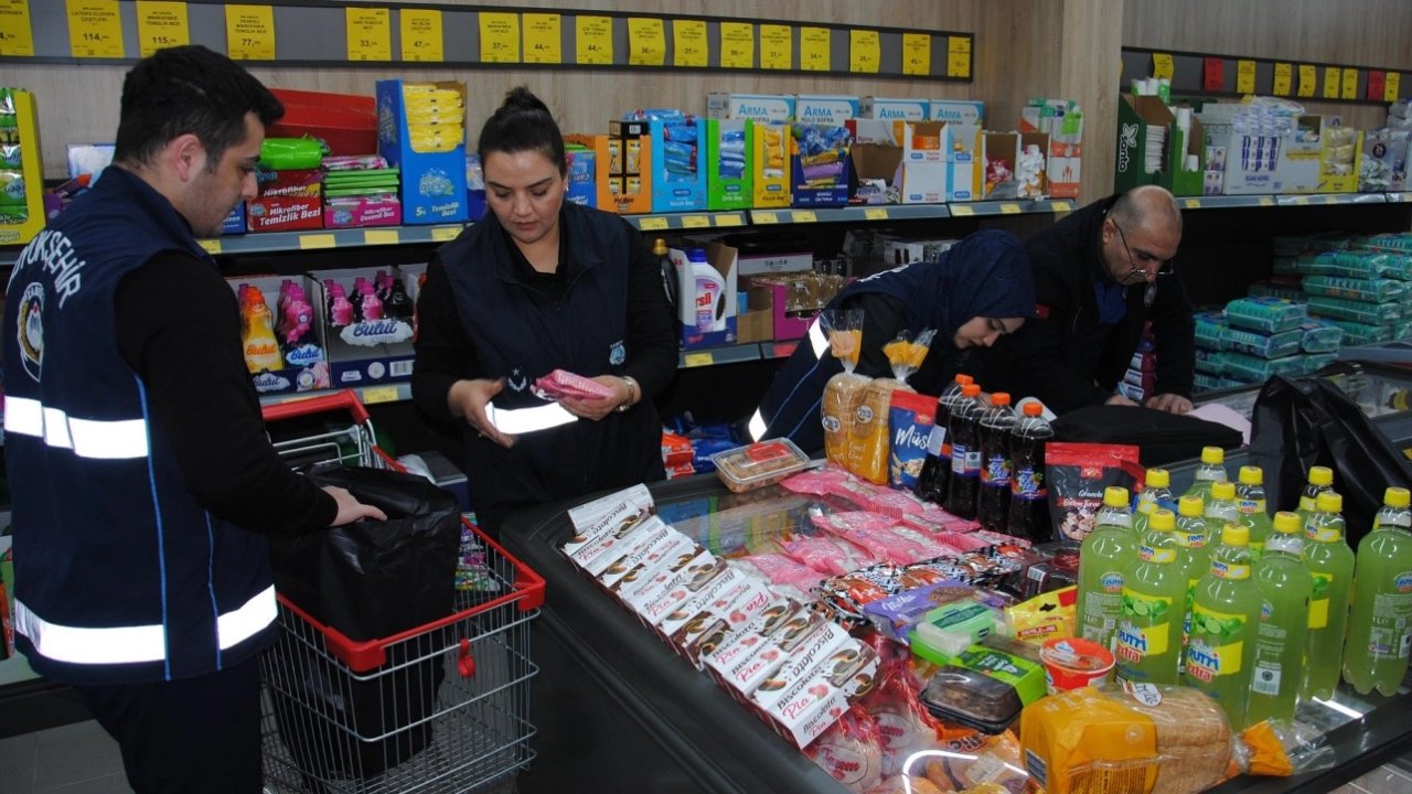 Bayram öncesi zabıtadan marketlere şok baskın