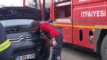 Bilecik Pazaryeri'nde seyir halindeki minibüste yangın