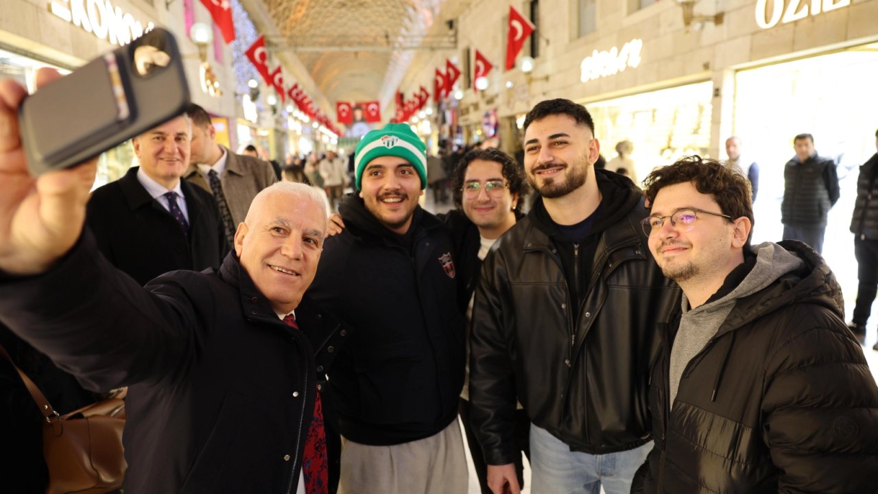 Bozbey çarşı esnafıyla bayramlaştı