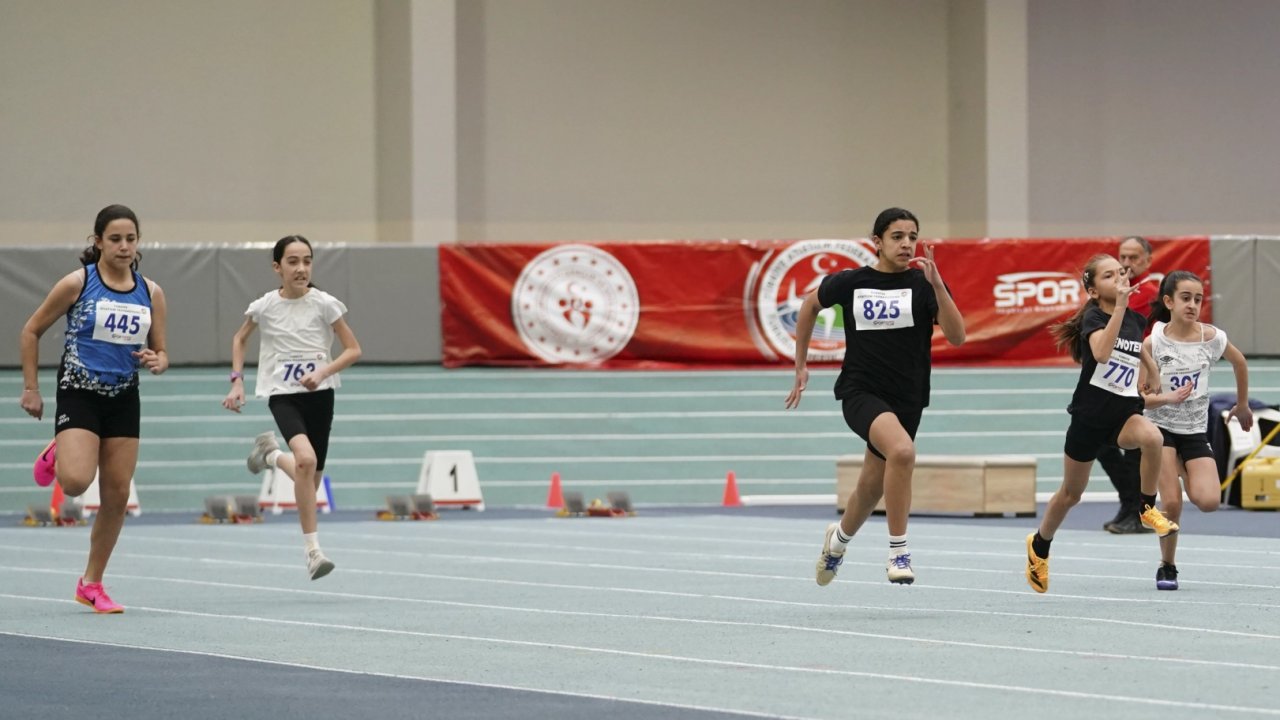 Bursa Büyükşehir Belediyesporlu atletler Türkiye Şampiyonası’nı 3 madalyayla tamamladı