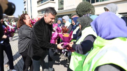 Bursa Büyükşehir'den kadınlar çiçek jesti