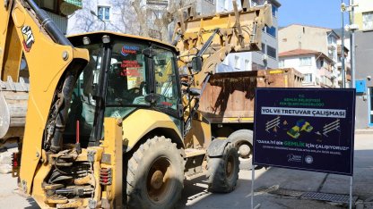 Bursa Gemlik'in köklü caddesinde önemli çalışma