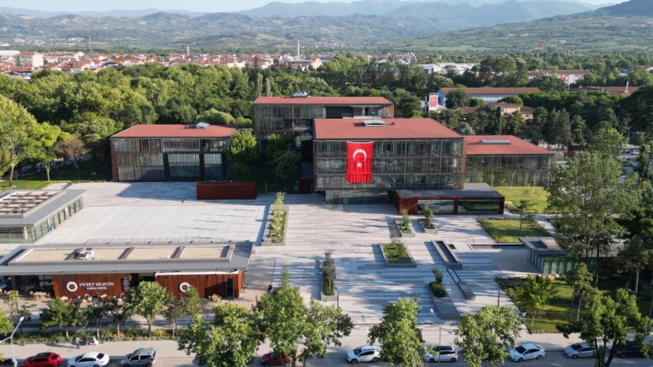 Bursa İnegöl Belediyesi bayrama hazır