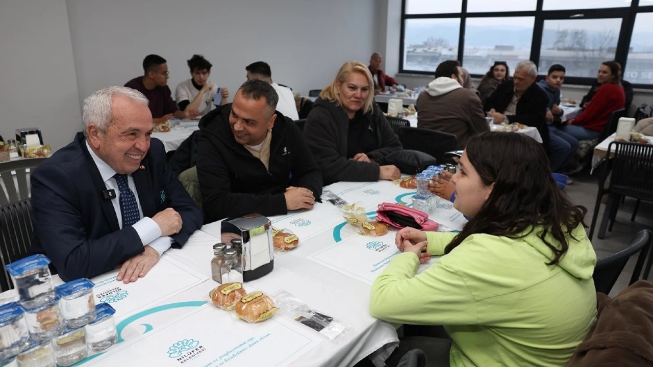 Bursa Nilüfer'de Başkan Özdemir vatandaşlarla iftarda buluştu