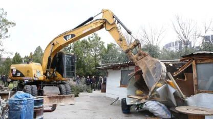 Bursa Nilüfer’de kaçak barakalar yıkıldı