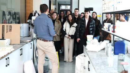 Bursa Osmangazi'de girişimci adayı öğrenciler işi mutfağında öğreniyor