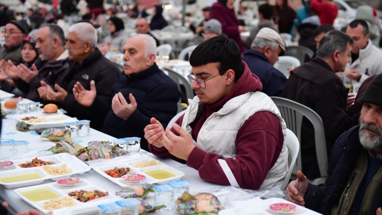Bursa Osmangazi'de Ramazan sofrası Sırameşeler’de kuruldu