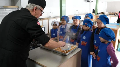 Bursa Yıldırım'da Ramazan tatlıları minik şeflerden