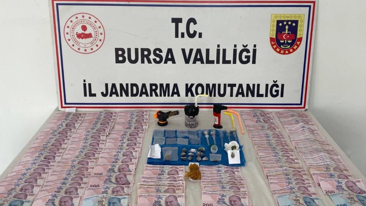 Bursa’da araçtaki zuladan çok sayıda madde çıktı