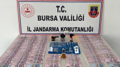 Bursa’da araçtaki zuladan çok sayıda madde çıktı