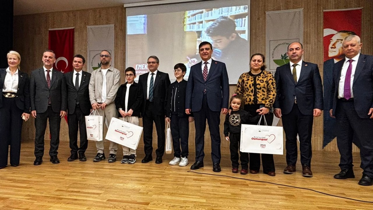 Bursa'da en çok kitap okuyanlar ödüllendirildi