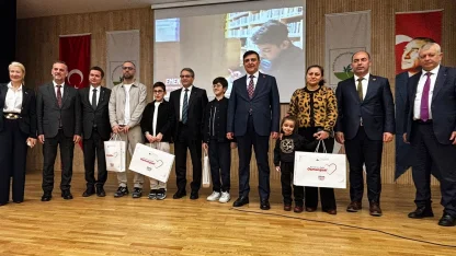 Bursa'da en çok kitap okuyanlar ödüllendirildi