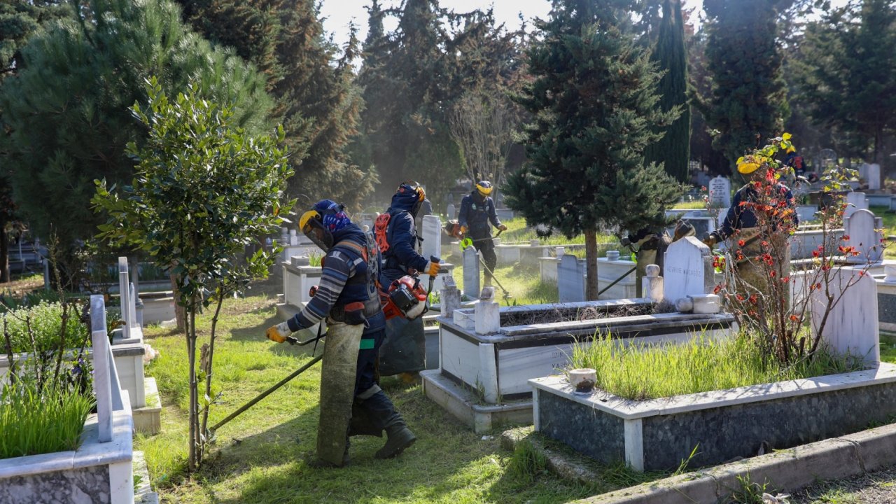 Bursa'da şehitlik ve mezarlıklara bayram hazırlığı