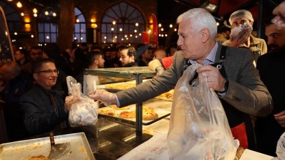 Bursa'da tahanlı pide ve çaylar Başkan Bozbey'den