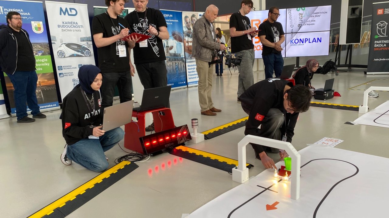 Bursalı öğrencilerden Çekya’da robotik başarısı