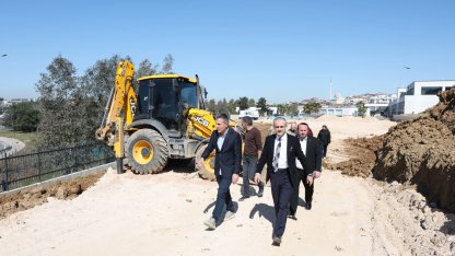 Çayırova'da Kent Park ve Fatih Sultan Mehmet Parkı'ndaki revizyon çalışmalarına yakın mercek