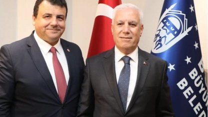 CHP’li Öztürk yoldan döndü, Büyükşehir önüne davet etti!