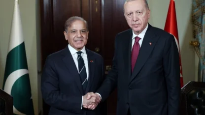 Cumhurbaşkanı Erdoğan, Şahbaz Şerif'le görüştü.. Erdoğan'ın barış diplomasisi sürüyor