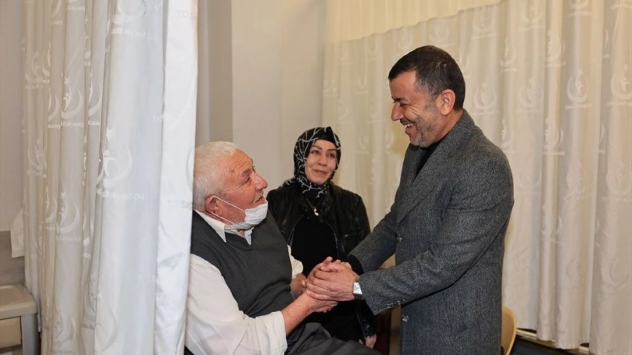 Denizli’de bayram mesaisindeki personele ve hastalara ziyaret