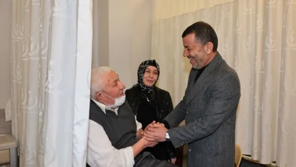 Denizli’de bayram mesaisindeki personele ve hastalara ziyaret