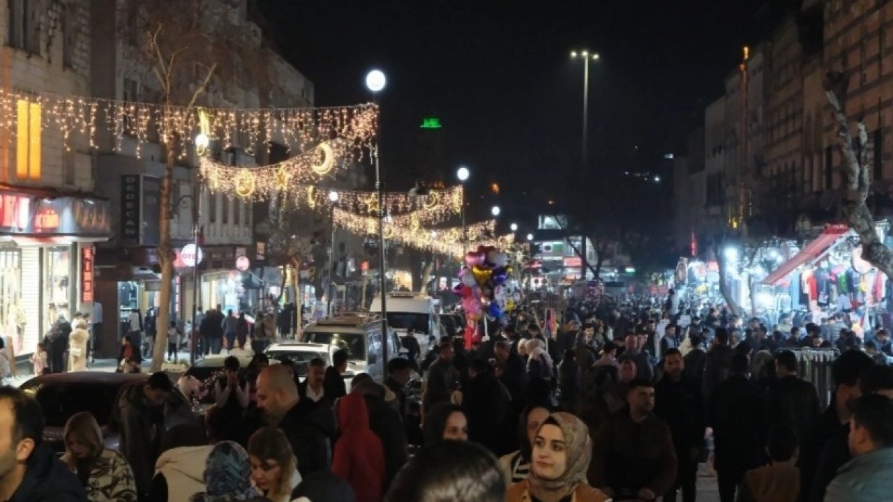 Divanyolu ışıl ışıl parlıyor