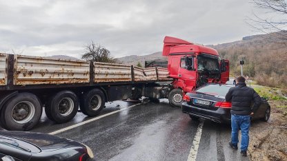 Düzce’de yağışlı hava kaza getirdi!
