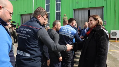 Eskişehir'de Başkan Ünlüce personelle bayramlaştı