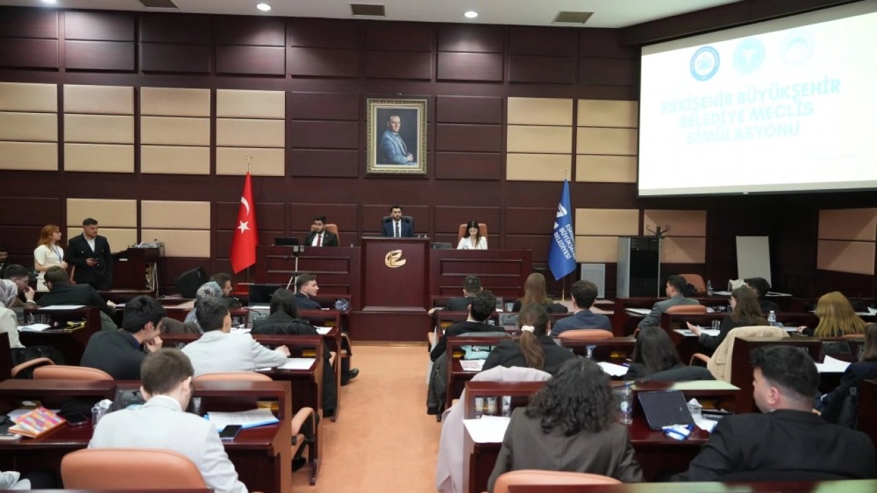 Eskişehir'de gençler meclis kürsüsünde
