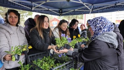 Eskişehir’de mezarlık ziyaretinde gelenek sürüyor