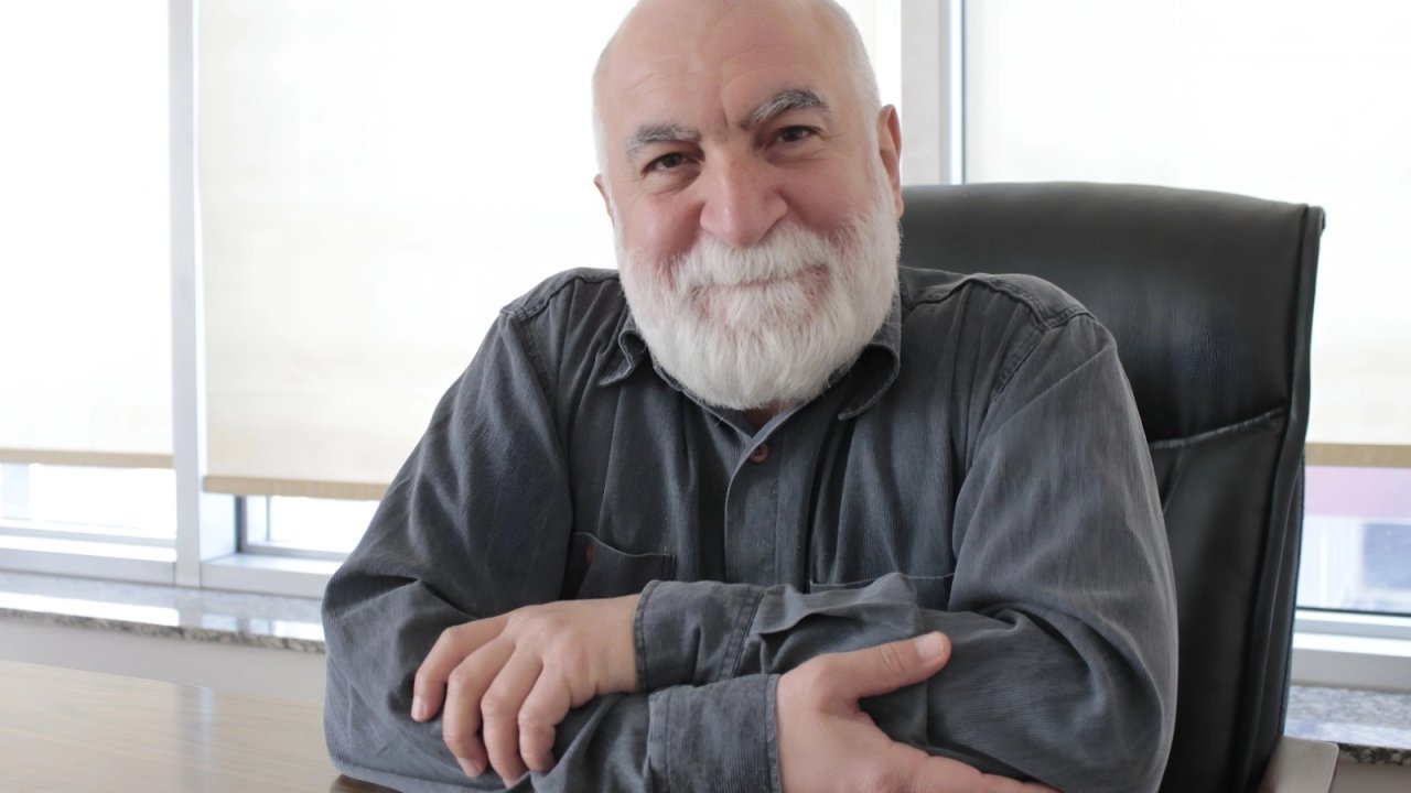 Gazeteci Mustafa Özke, Adana’yı eserleriyle dünyaya tanıtıyor